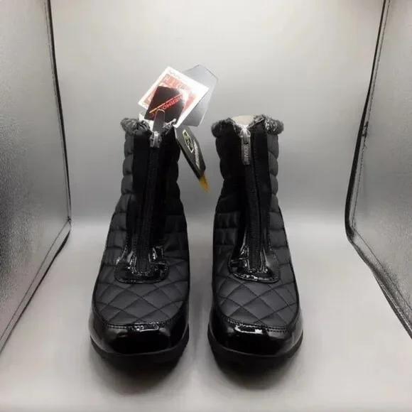 New Khombu Women's Shoe Ankle Boots Bootie Megan Waterproof Front Zip NIB Black - Picture 8 of 8